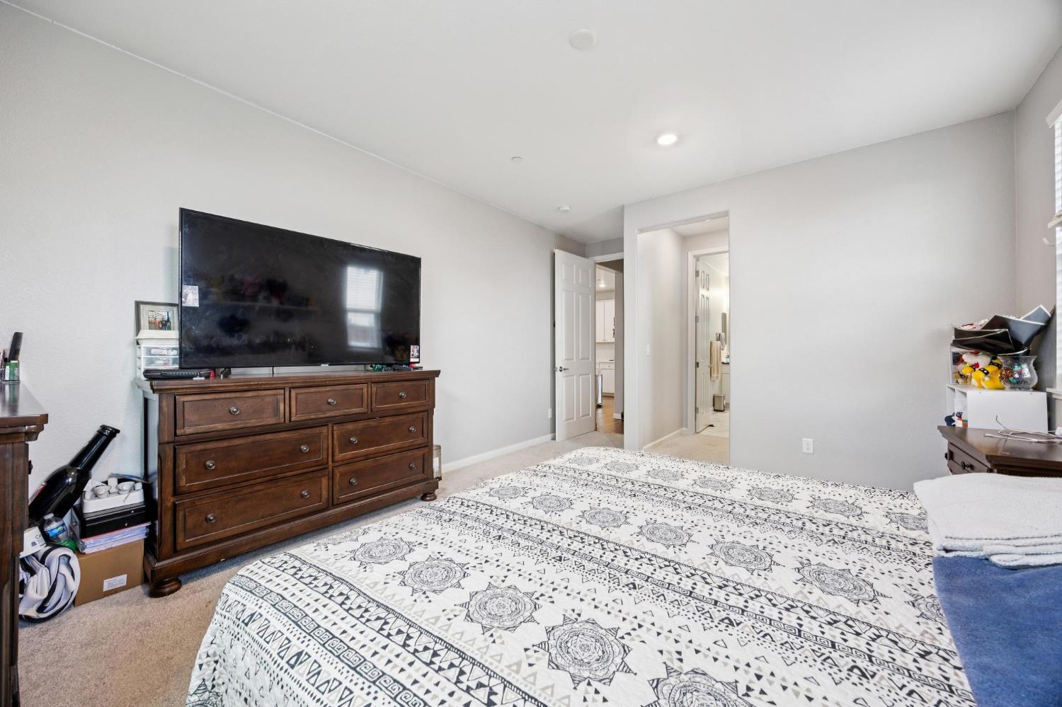 2070 Camden St, Hollister, CA 95023