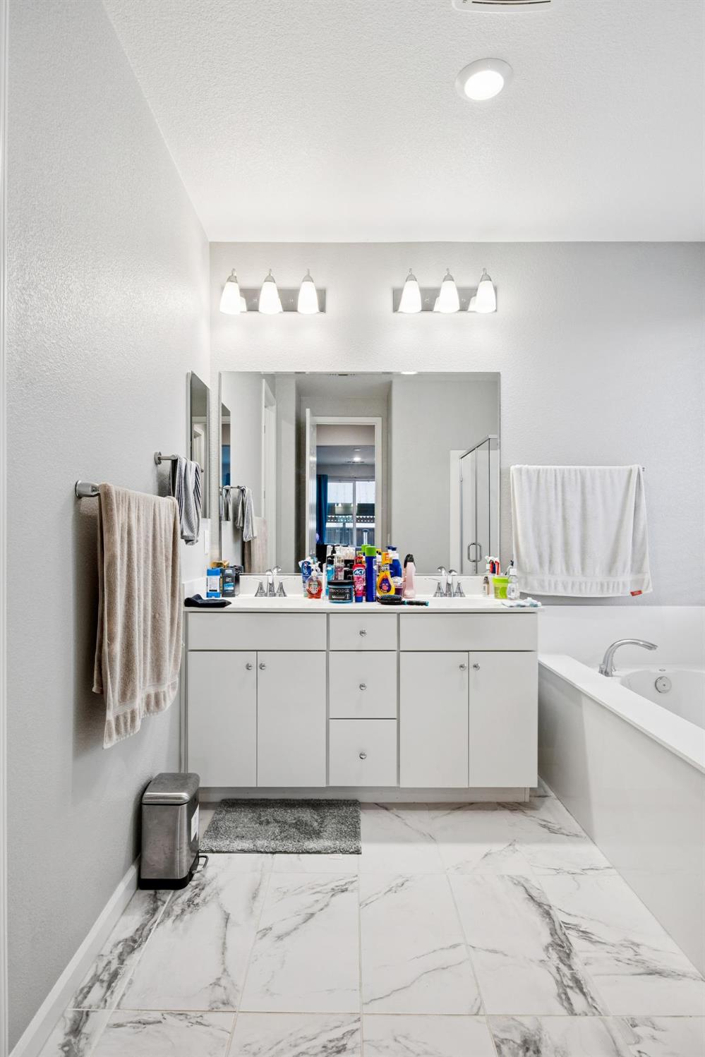 2070 Camden St, Hollister, CA 95023