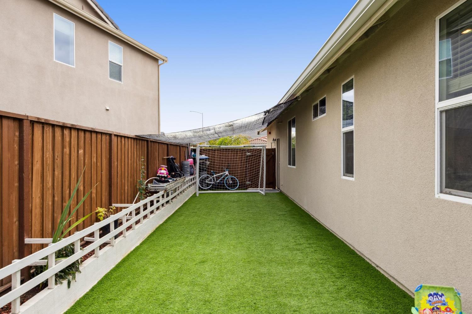 2070 Camden St, Hollister, CA 95023