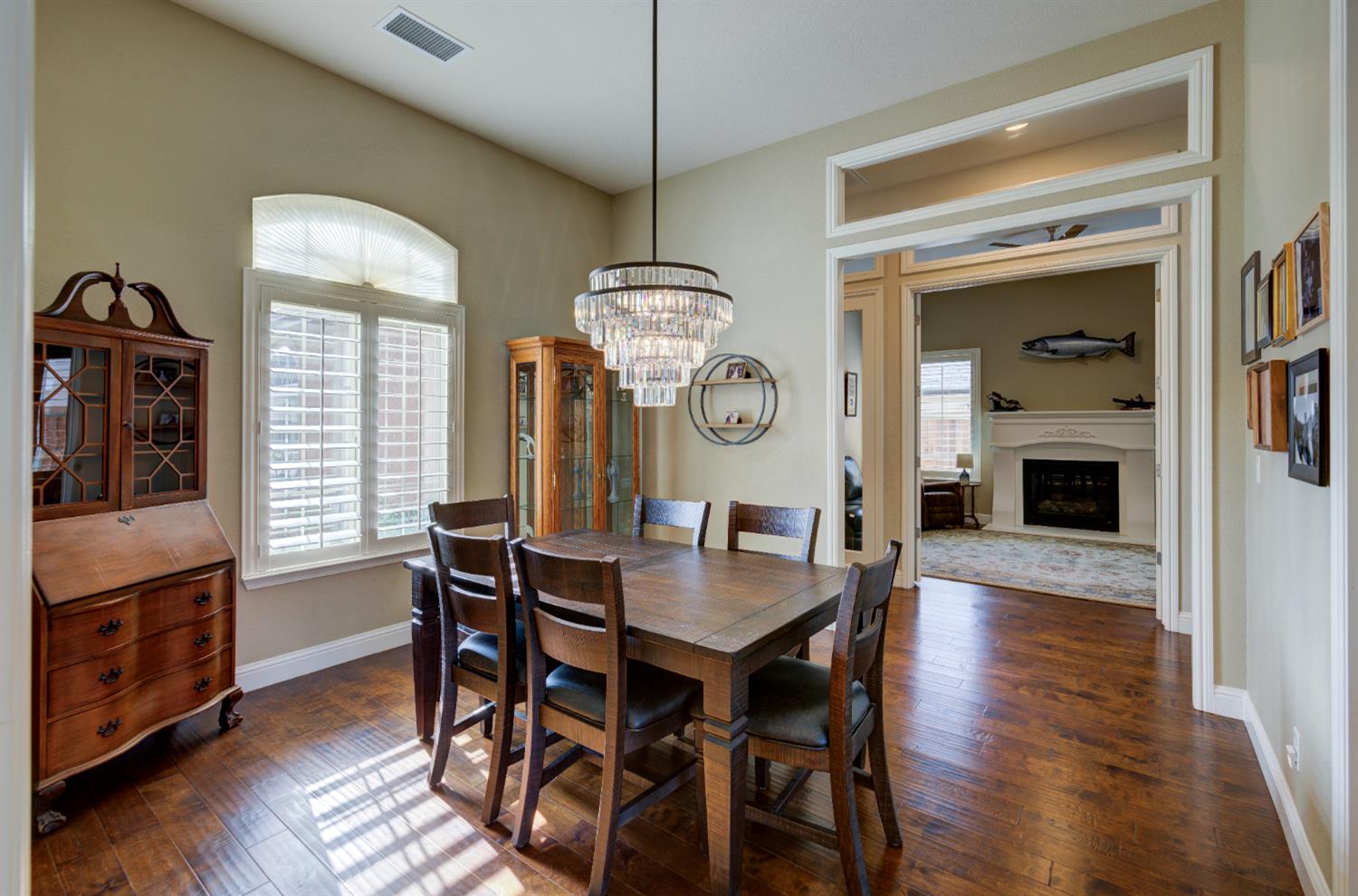 529 W Loyola Ave, Clovis, CA 93619