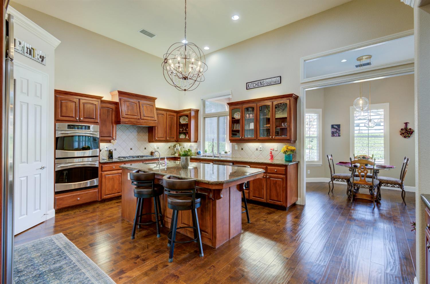 529 W Loyola Ave, Clovis, CA 93619