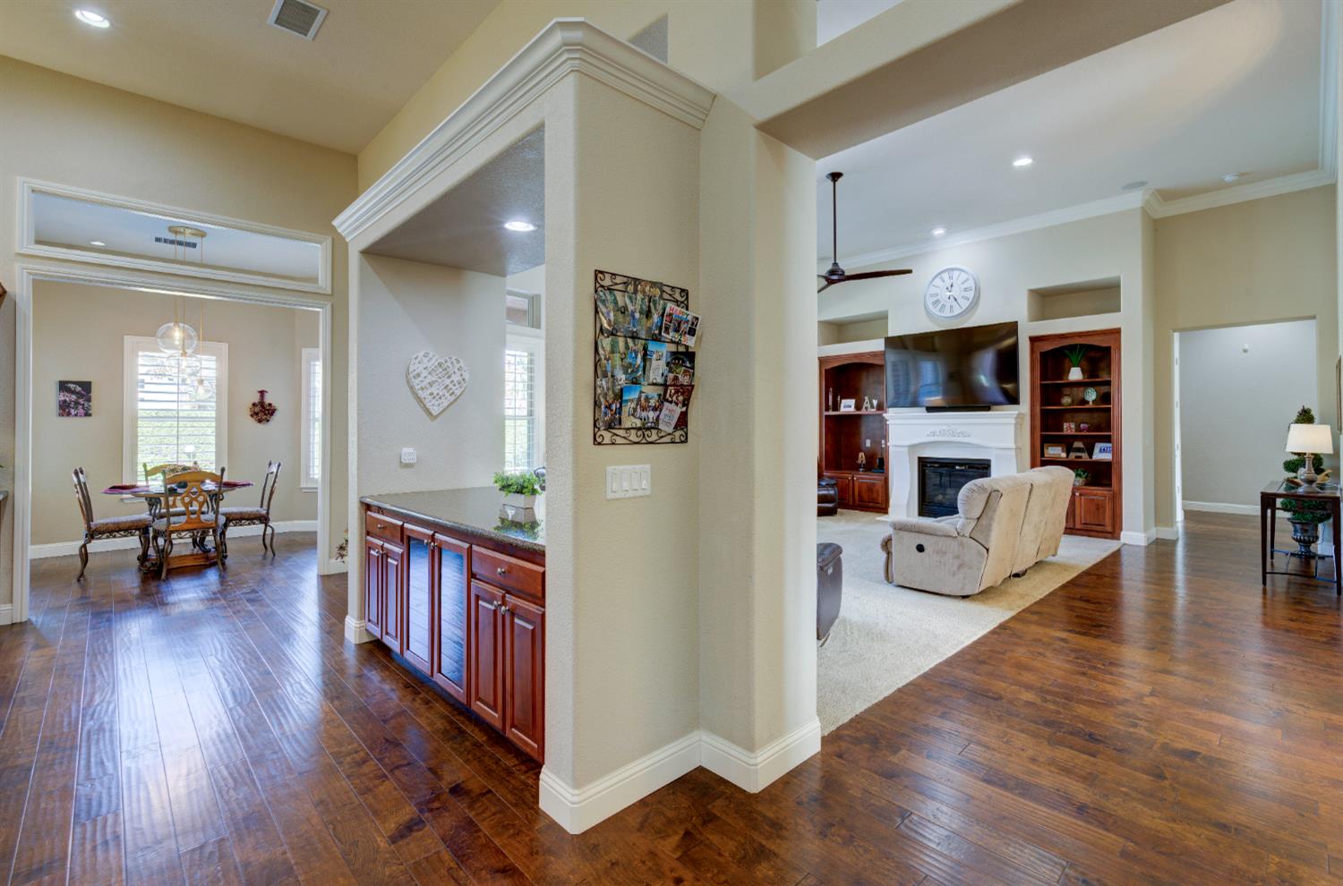 529 W Loyola Ave, Clovis, CA 93619