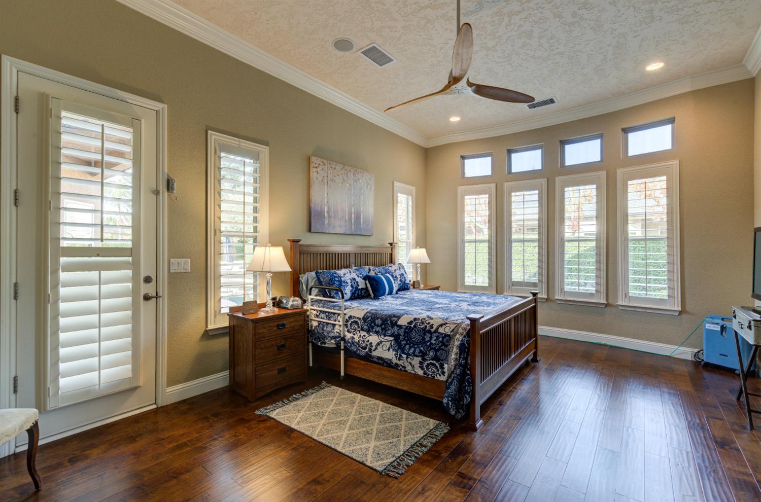 529 W Loyola Ave, Clovis, CA 93619