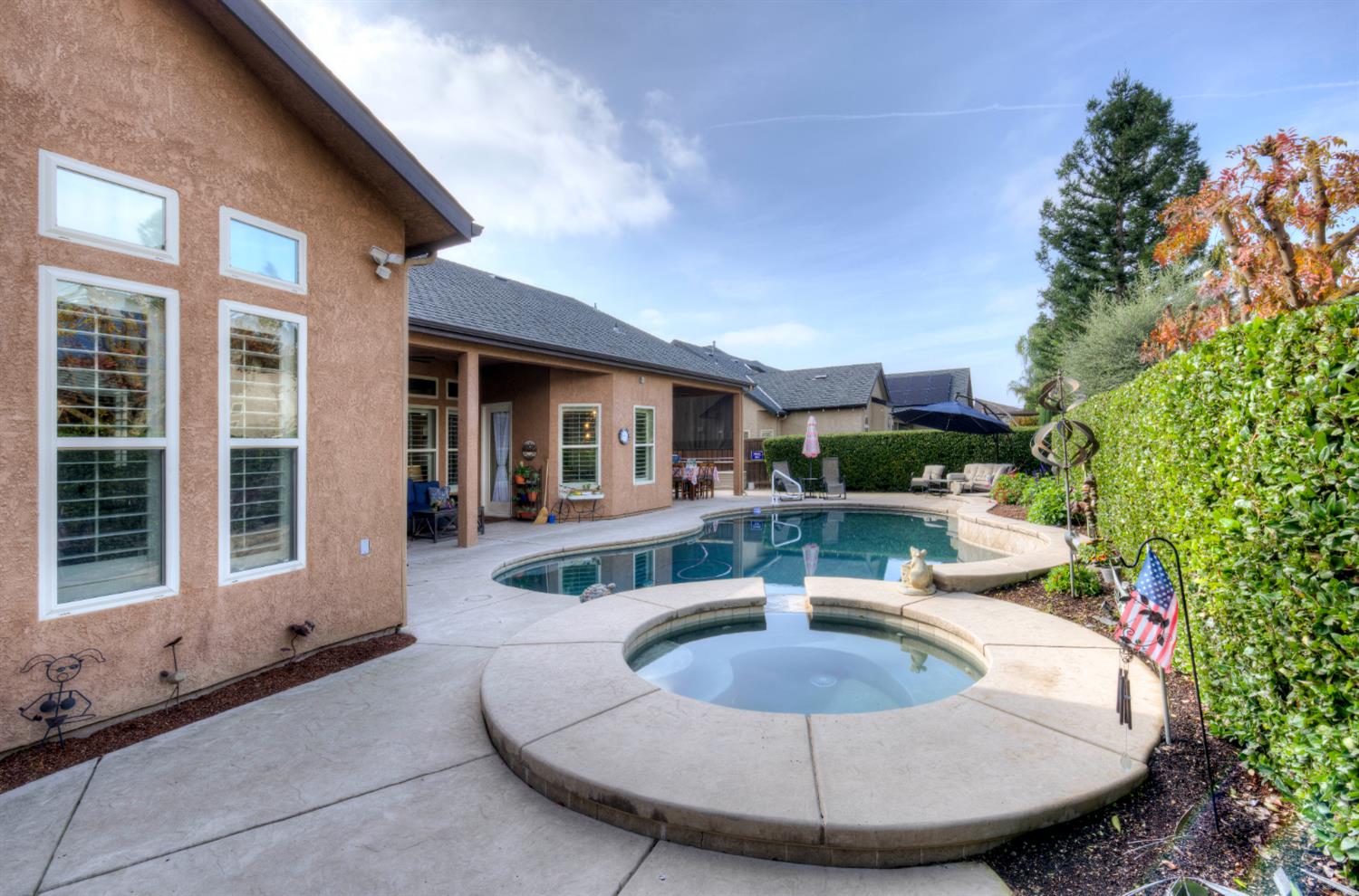 529 W Loyola Ave, Clovis, CA 93619