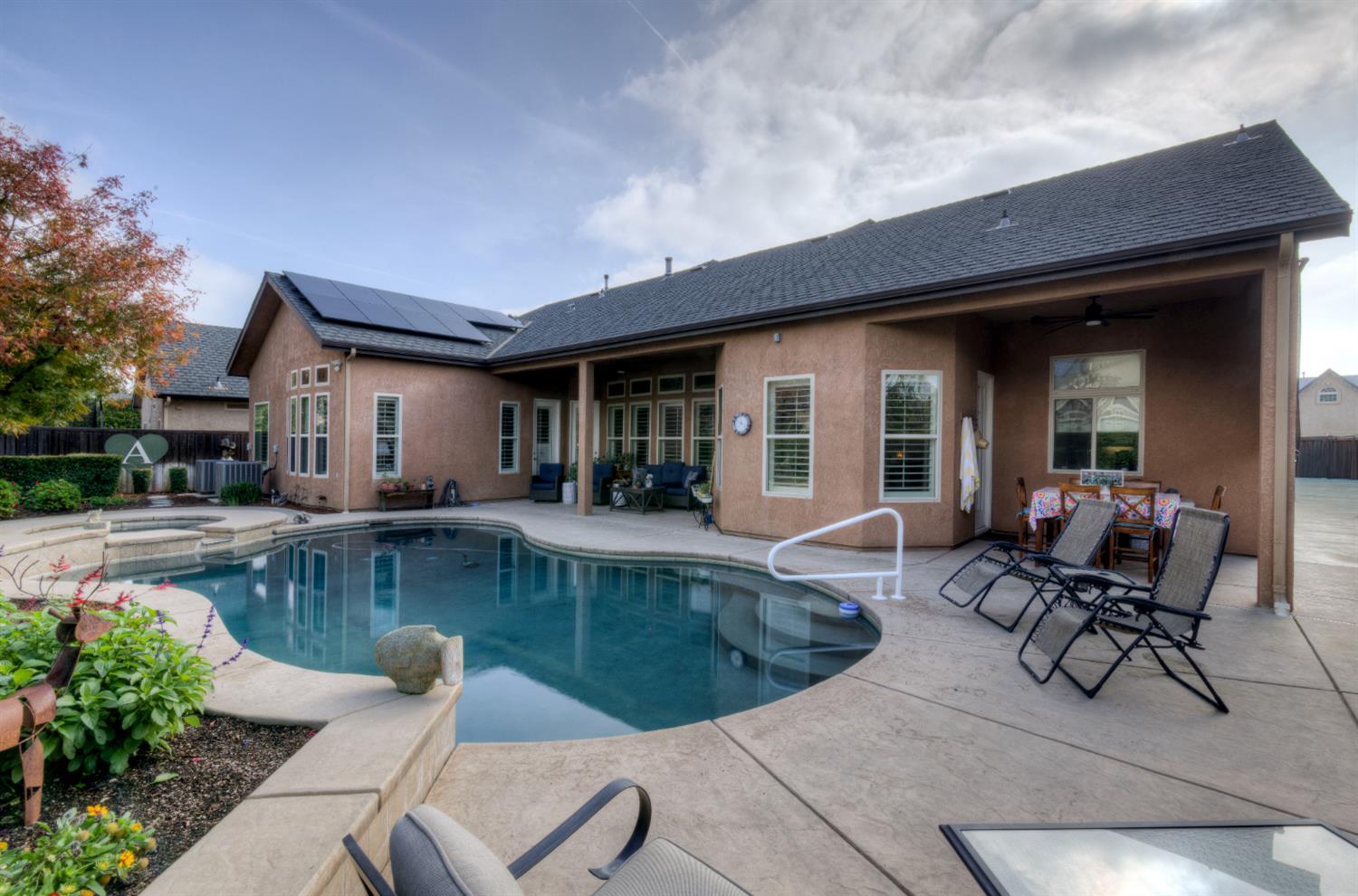 529 W Loyola Ave, Clovis, CA 93619