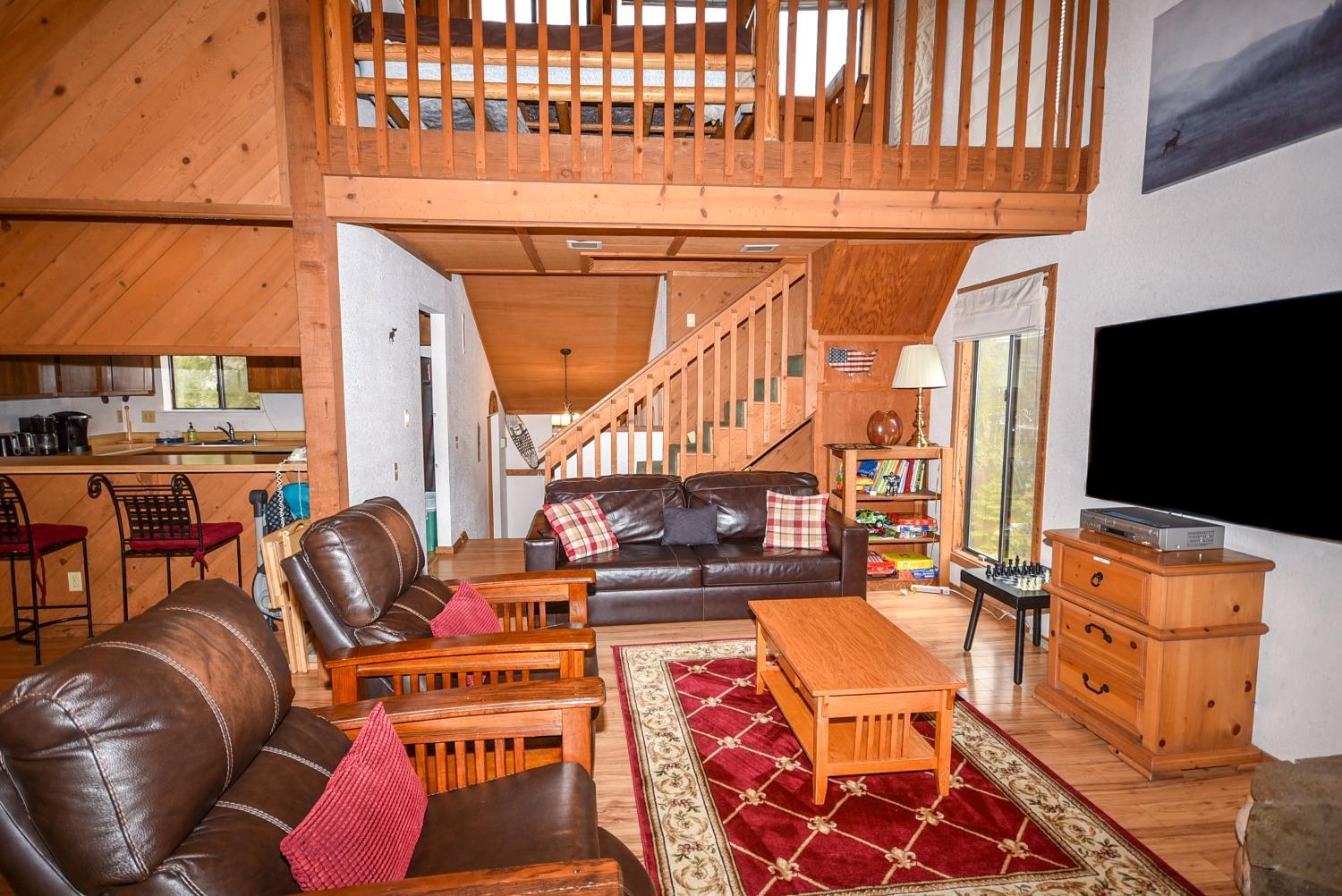 40720 Oakwoods Ln, Fresno, CA 93664