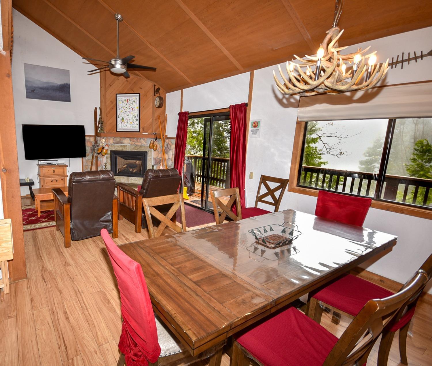 40720 Oakwoods Ln, Fresno, CA 93664