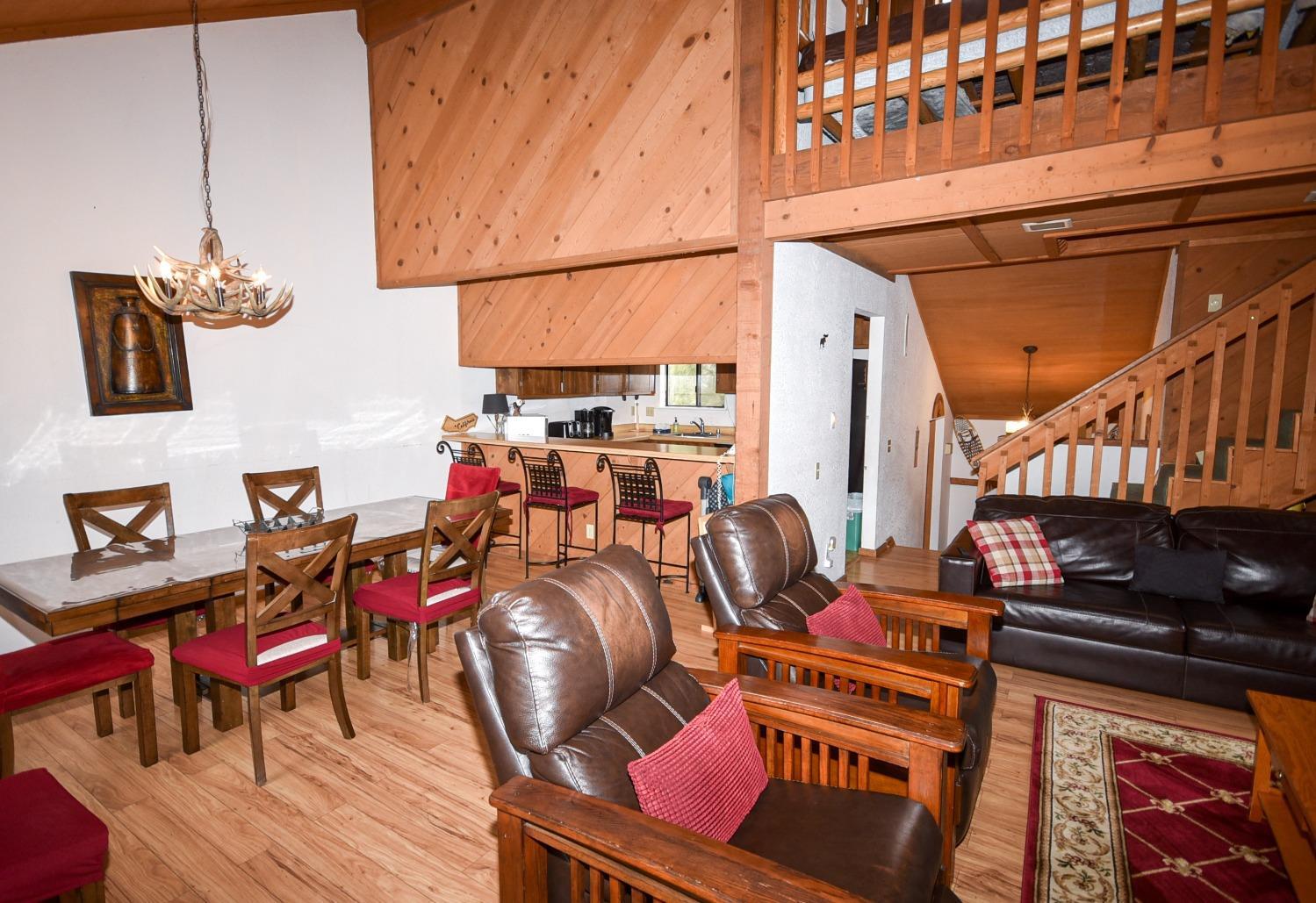 40720 Oakwoods Ln, Fresno, CA 93664