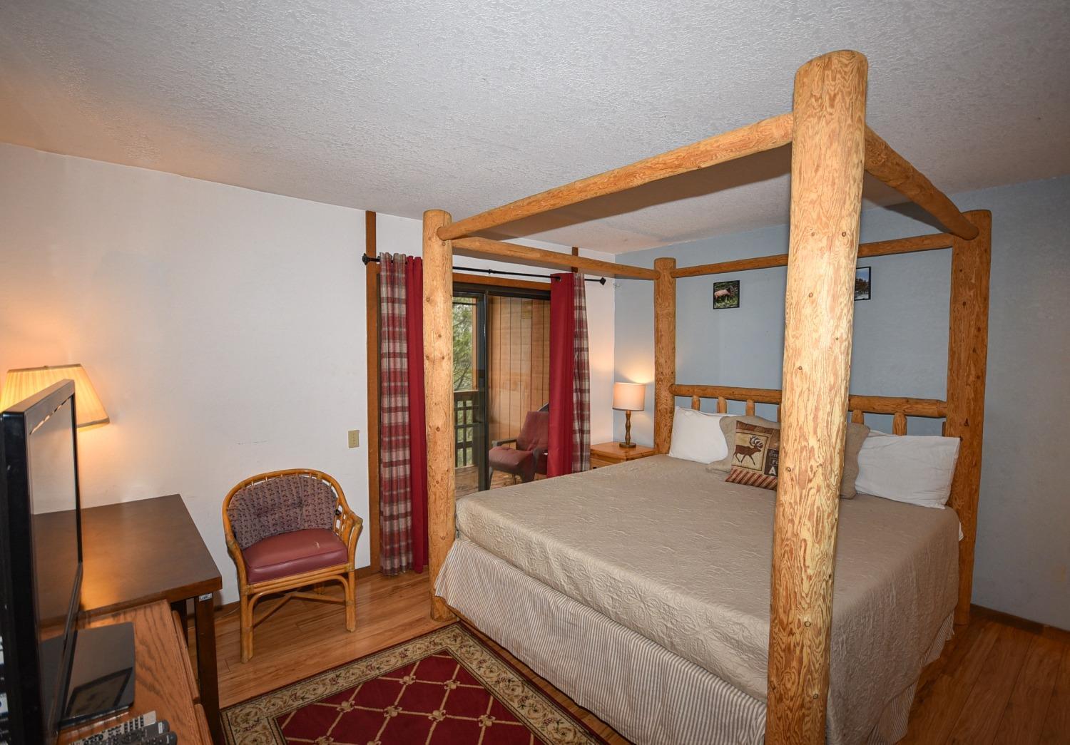 40720 Oakwoods Ln, Fresno, CA 93664