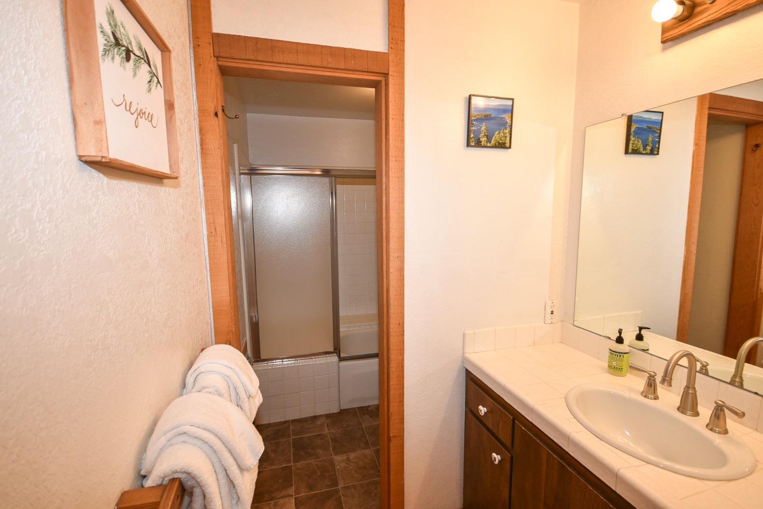 40720 Oakwoods Ln, Fresno, CA 93664