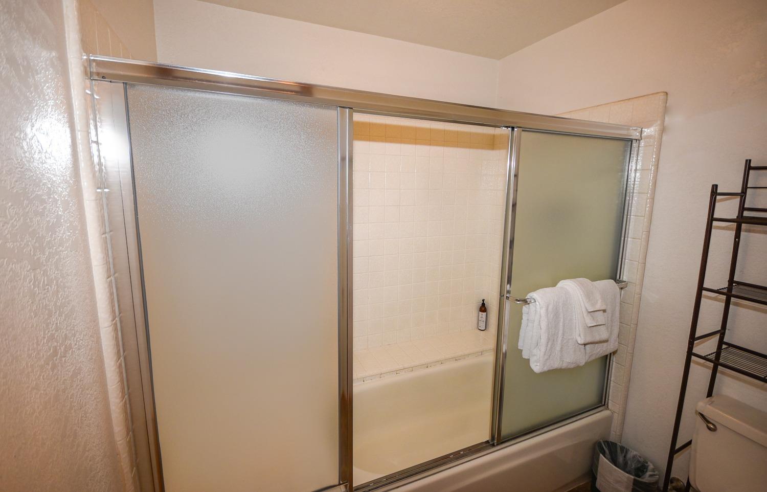 40720 Oakwoods Ln, Fresno, CA 93664