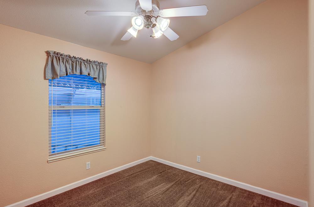 1001 Sylmar Ave #92, Clovis, CA 93612