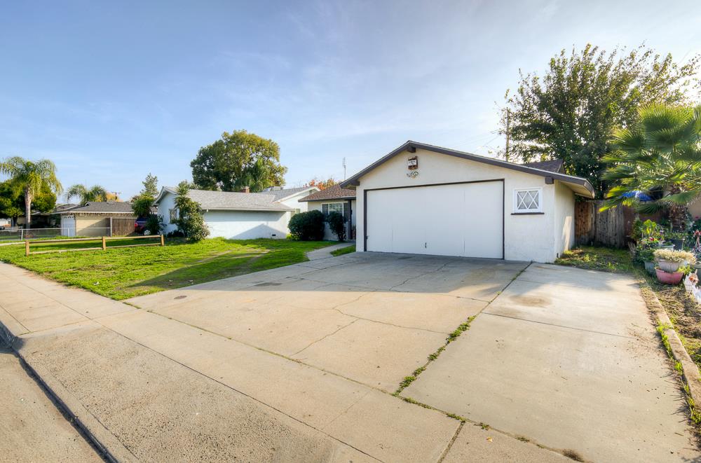 3734 E Dakota Ave, Fresno, CA 93726