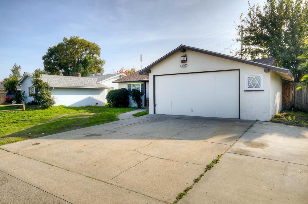 3734 E Dakota Ave, Fresno, CA 93726