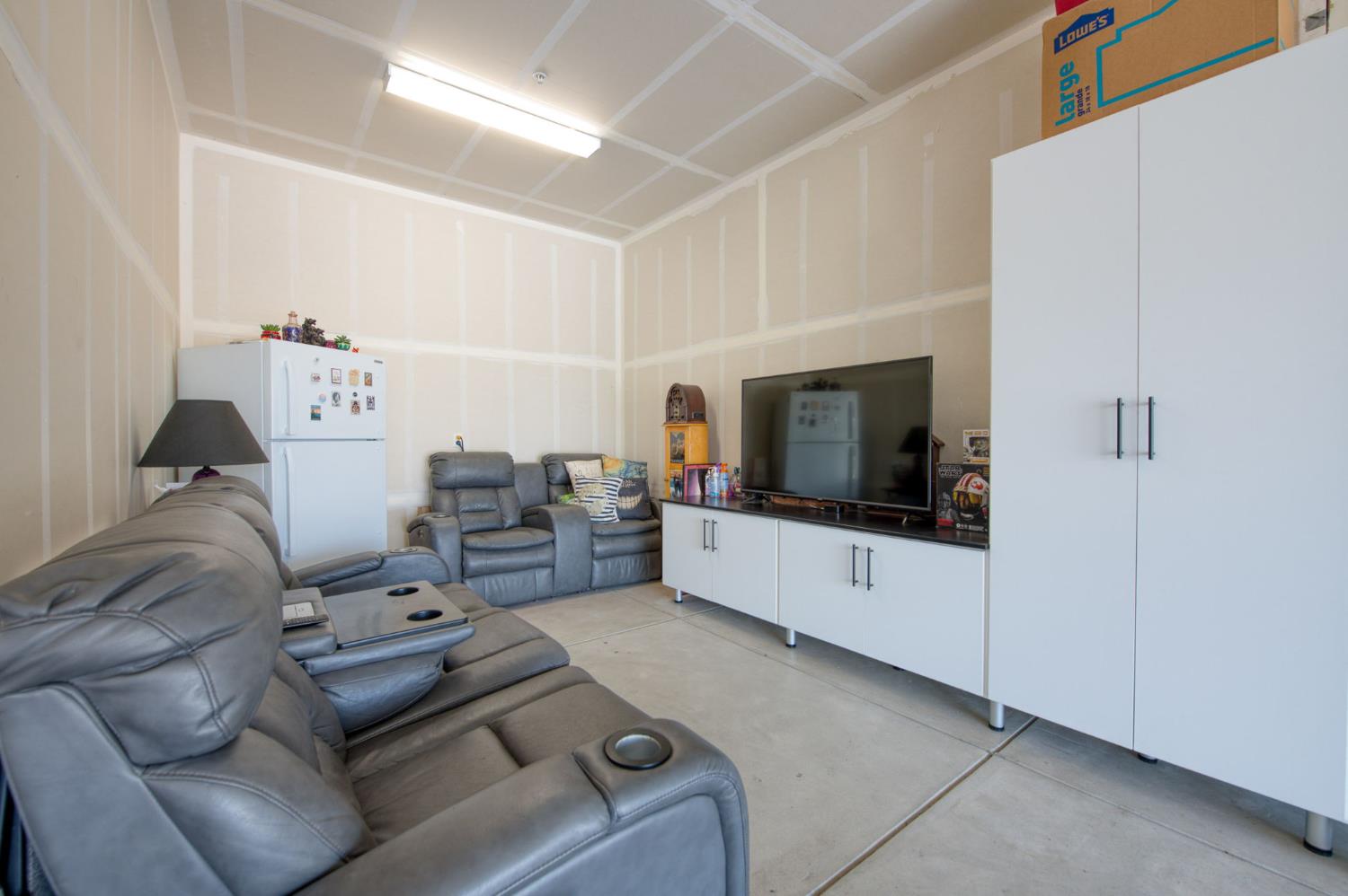 1020 Highland Rd W, Madera, CA 93636