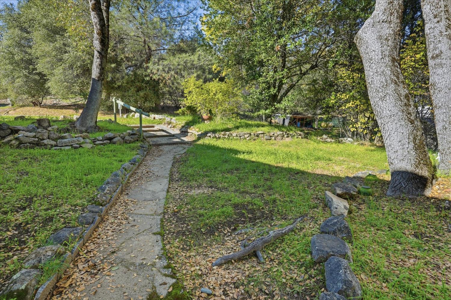 50015 Lilac Ln, Oakhurst, CA 93644