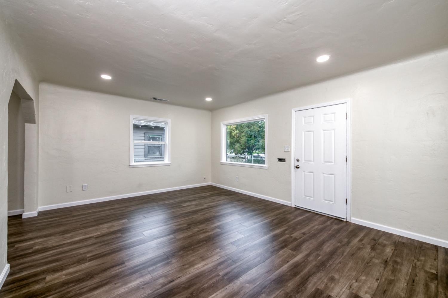 2371 S Lily Ave, Fresno, CA 93706