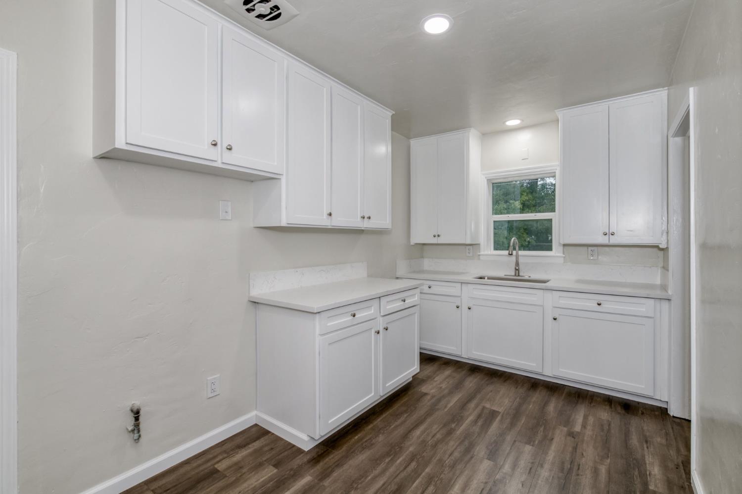 2371 S Lily Ave, Fresno, CA 93706