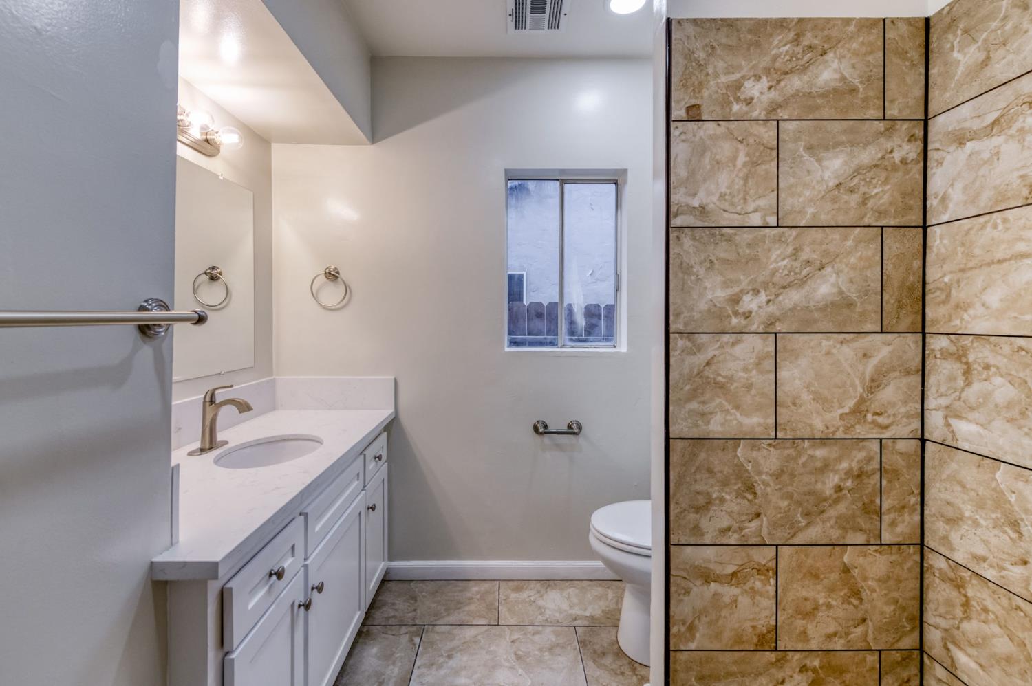 2371 S Lily Ave, Fresno, CA 93706