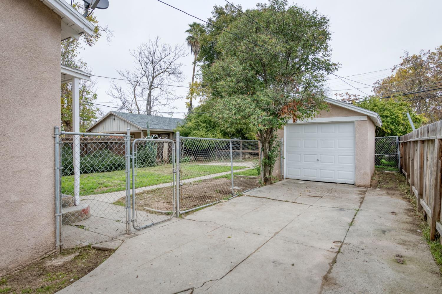 2371 S Lily Ave, Fresno, CA 93706