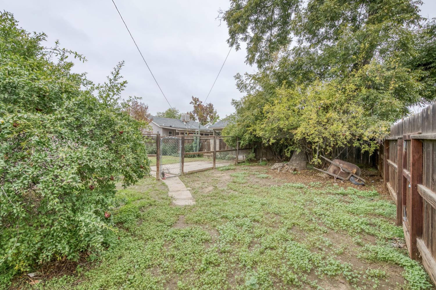 2371 S Lily Ave, Fresno, CA 93706