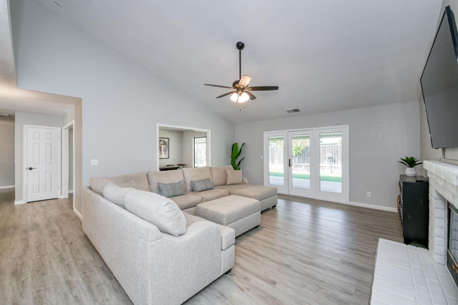 640 N Renn Ave, Clovis, CA 93611