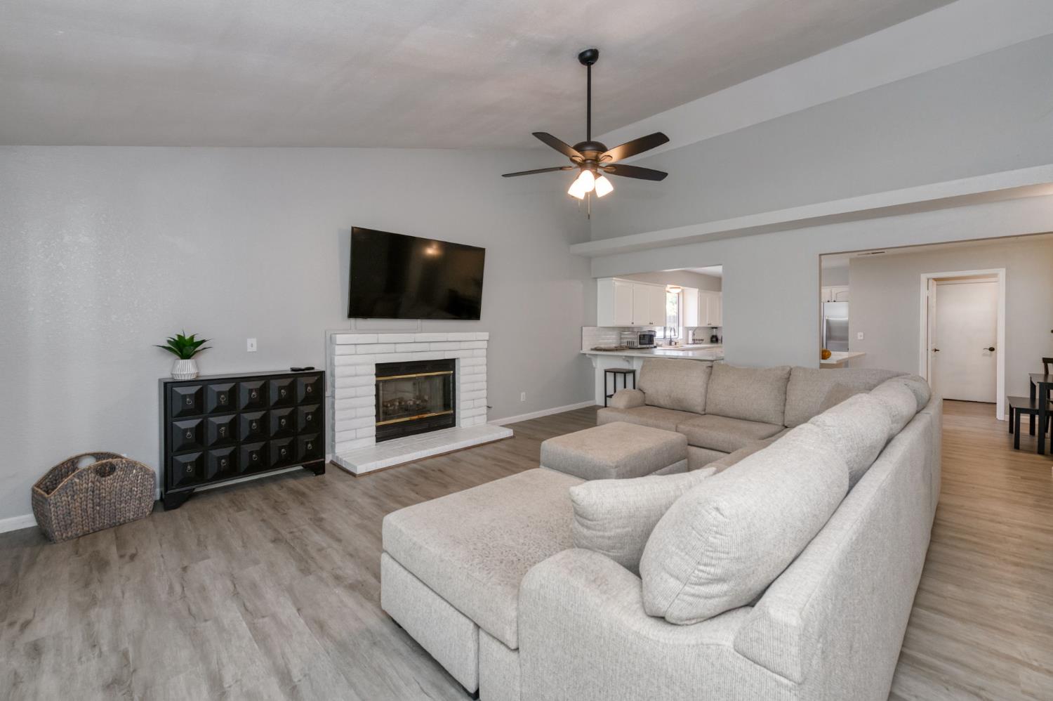 640 N Renn Ave, Clovis, CA 93611