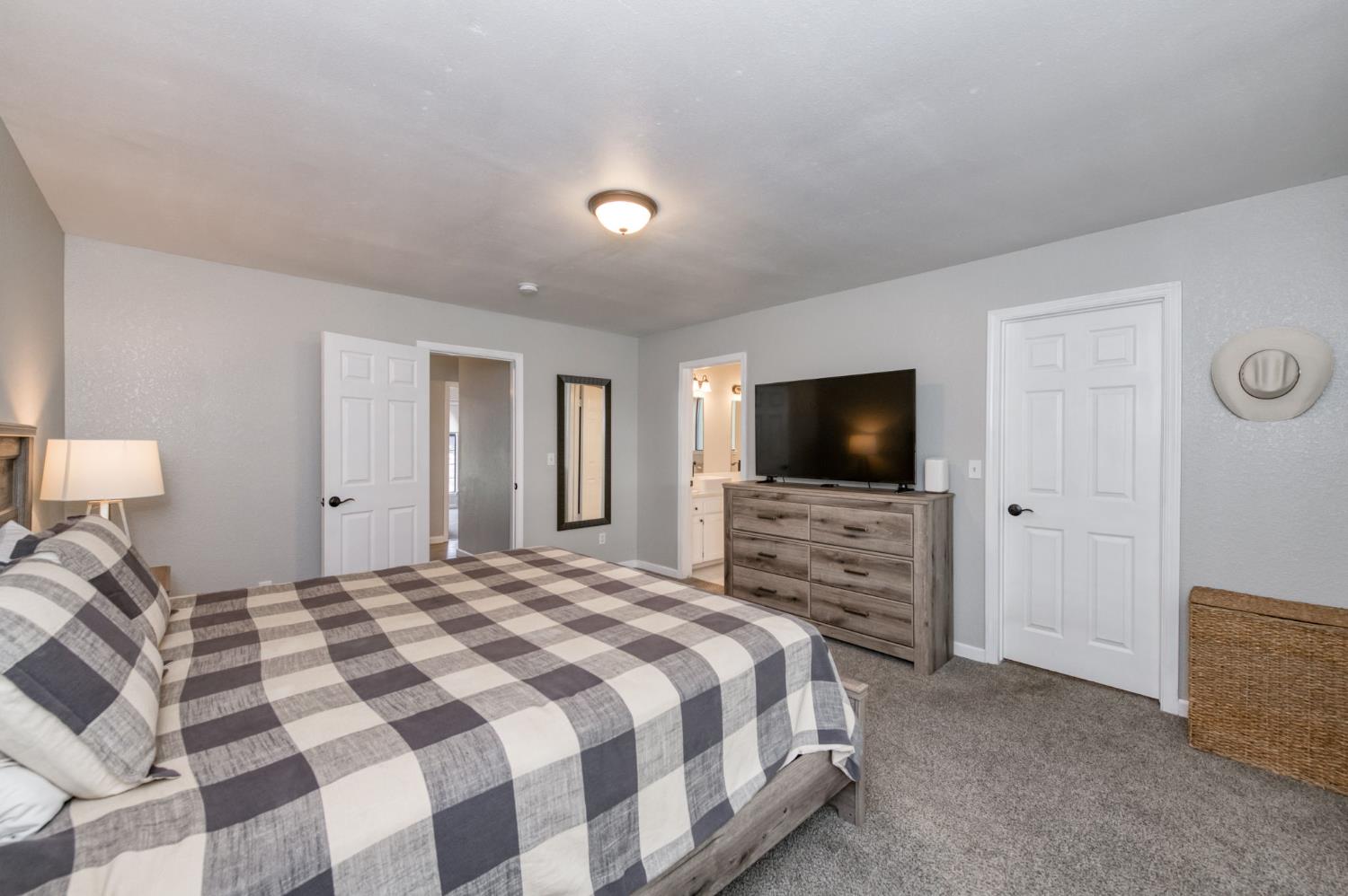 640 N Renn Ave, Clovis, CA 93611