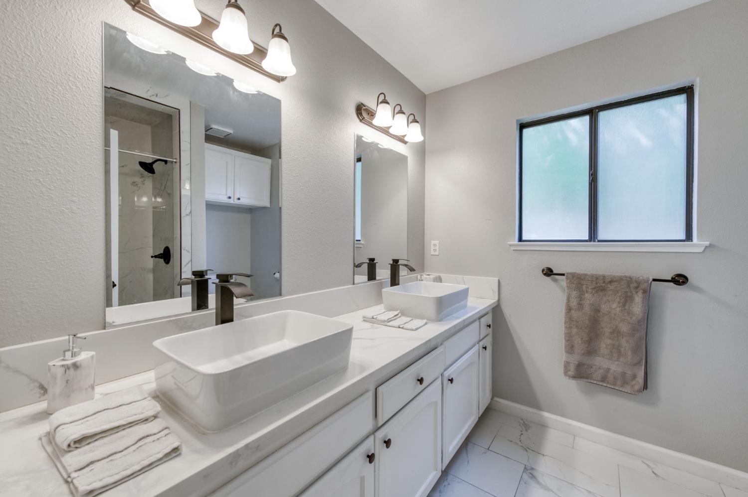 640 N Renn Ave, Clovis, CA 93611