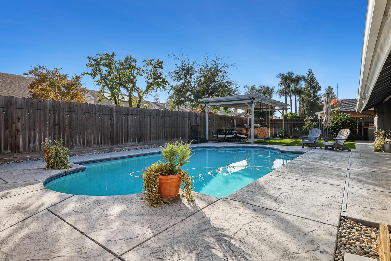 927 E Decatur Ave, Fresno, CA 93720