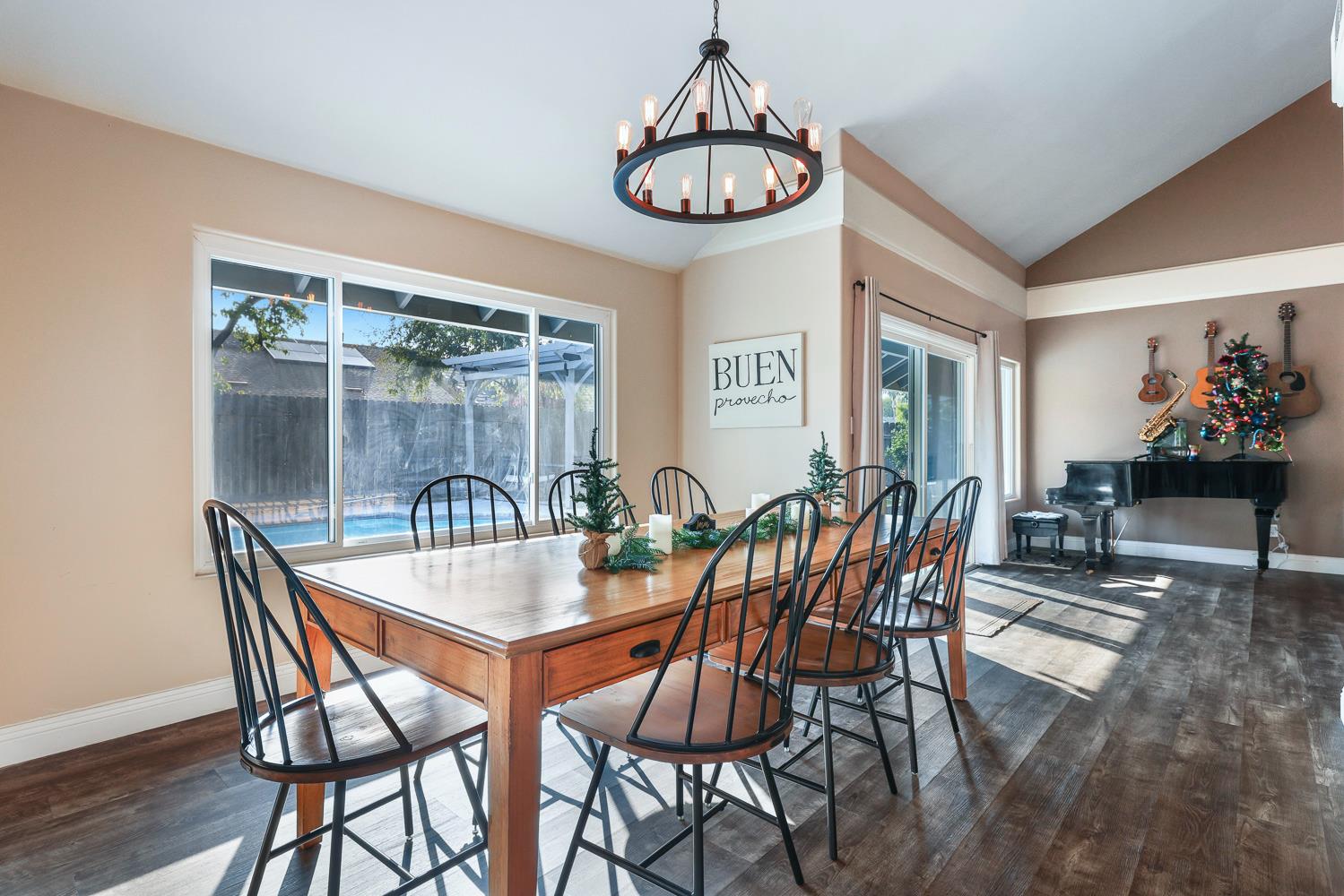 927 E Decatur Ave, Fresno, CA 93720