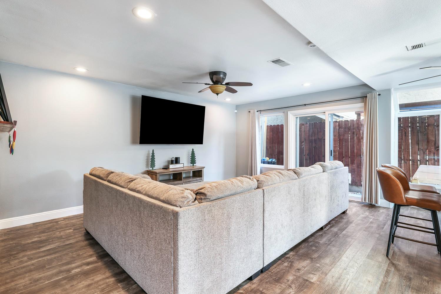 927 E Decatur Ave, Fresno, CA 93720