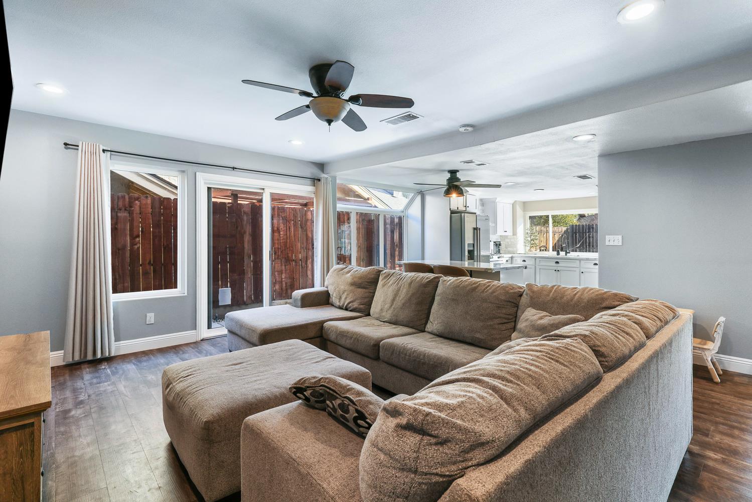 927 E Decatur Ave, Fresno, CA 93720