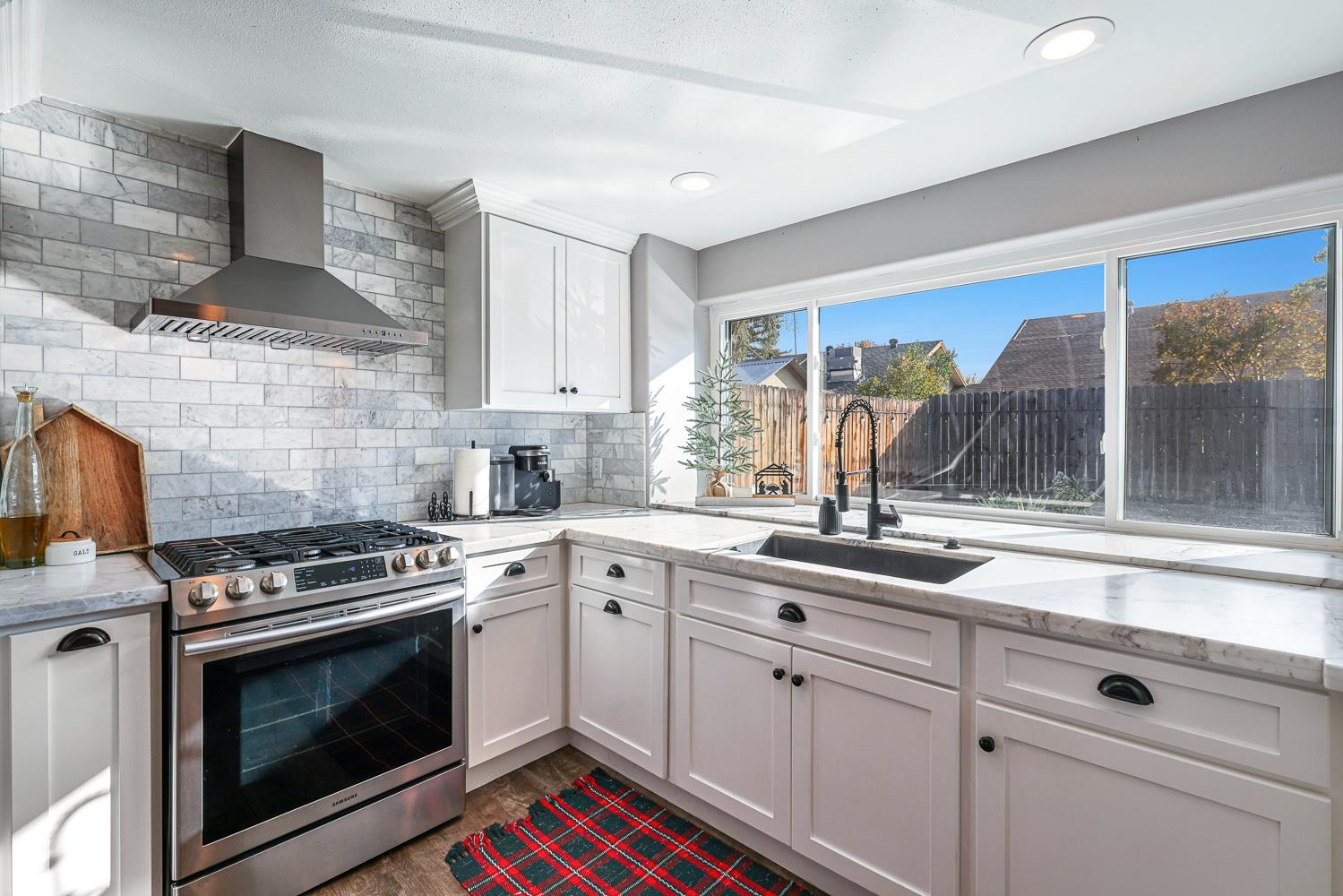 927 E Decatur Ave, Fresno, CA 93720