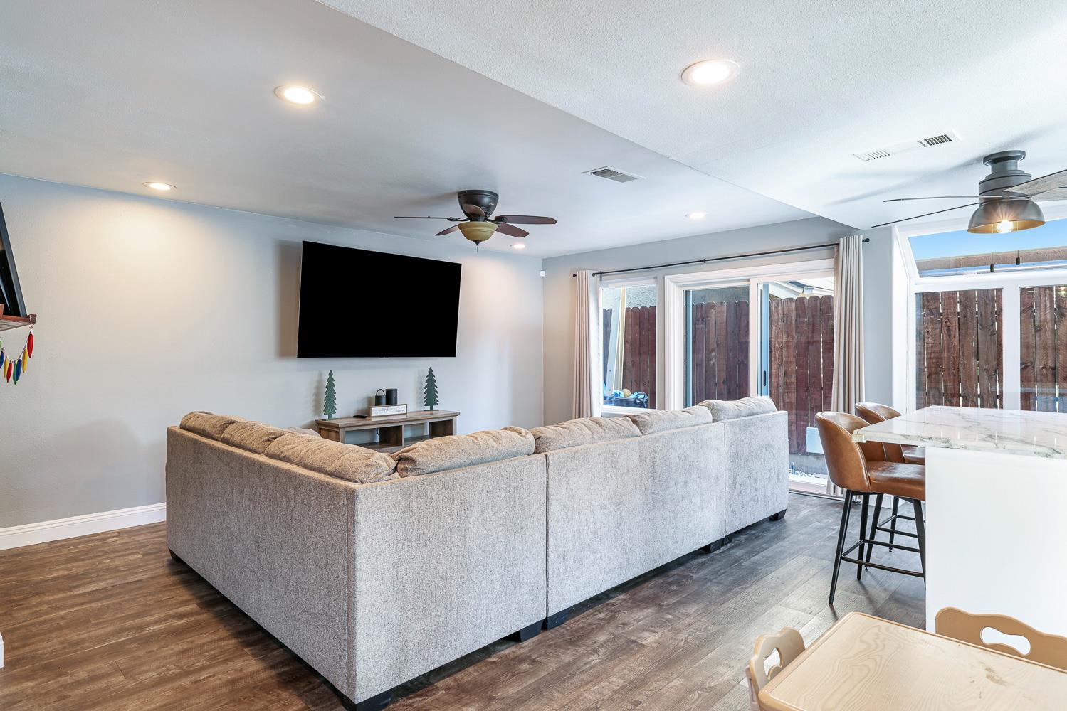 927 E Decatur Ave, Fresno, CA 93720