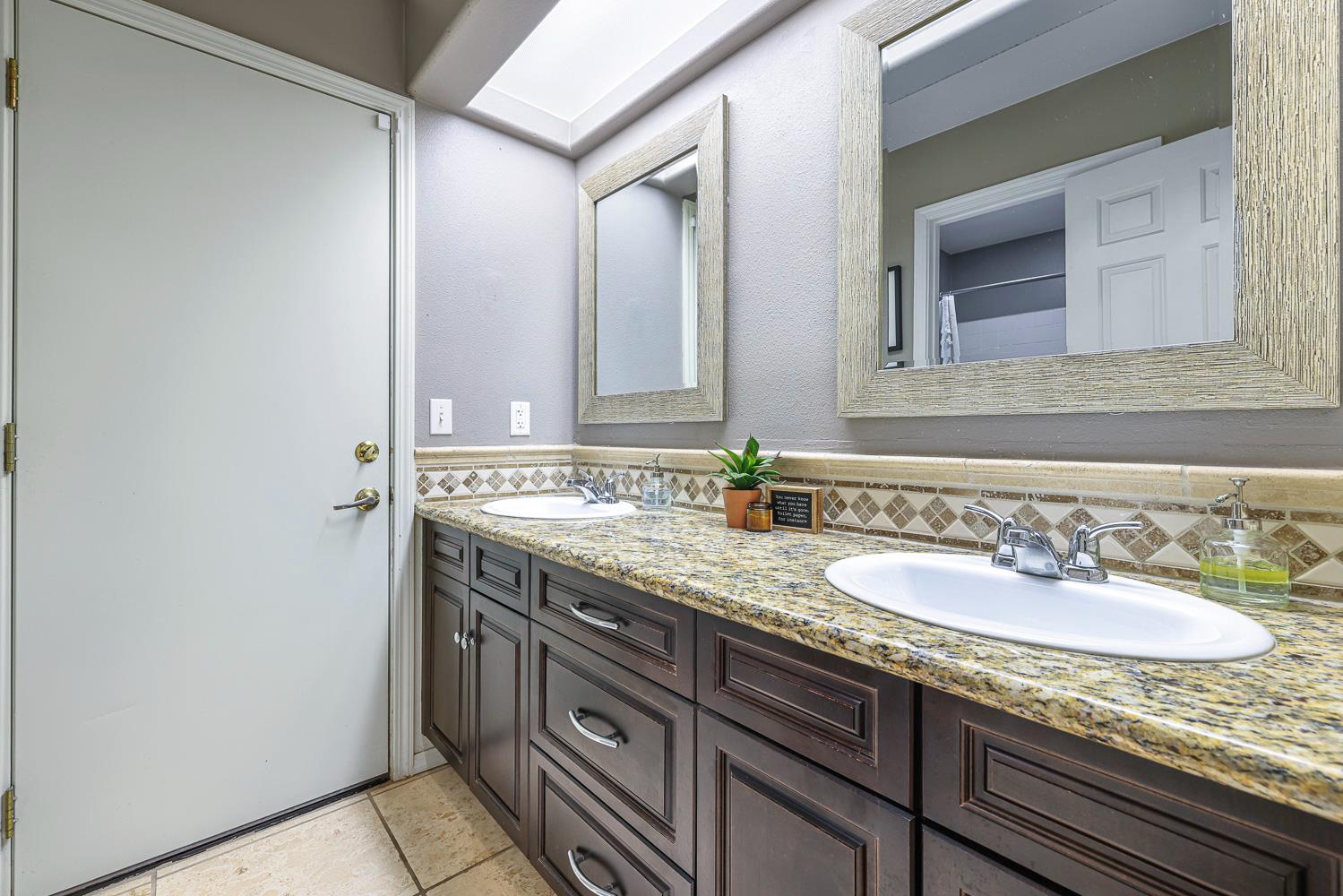 927 E Decatur Ave, Fresno, CA 93720