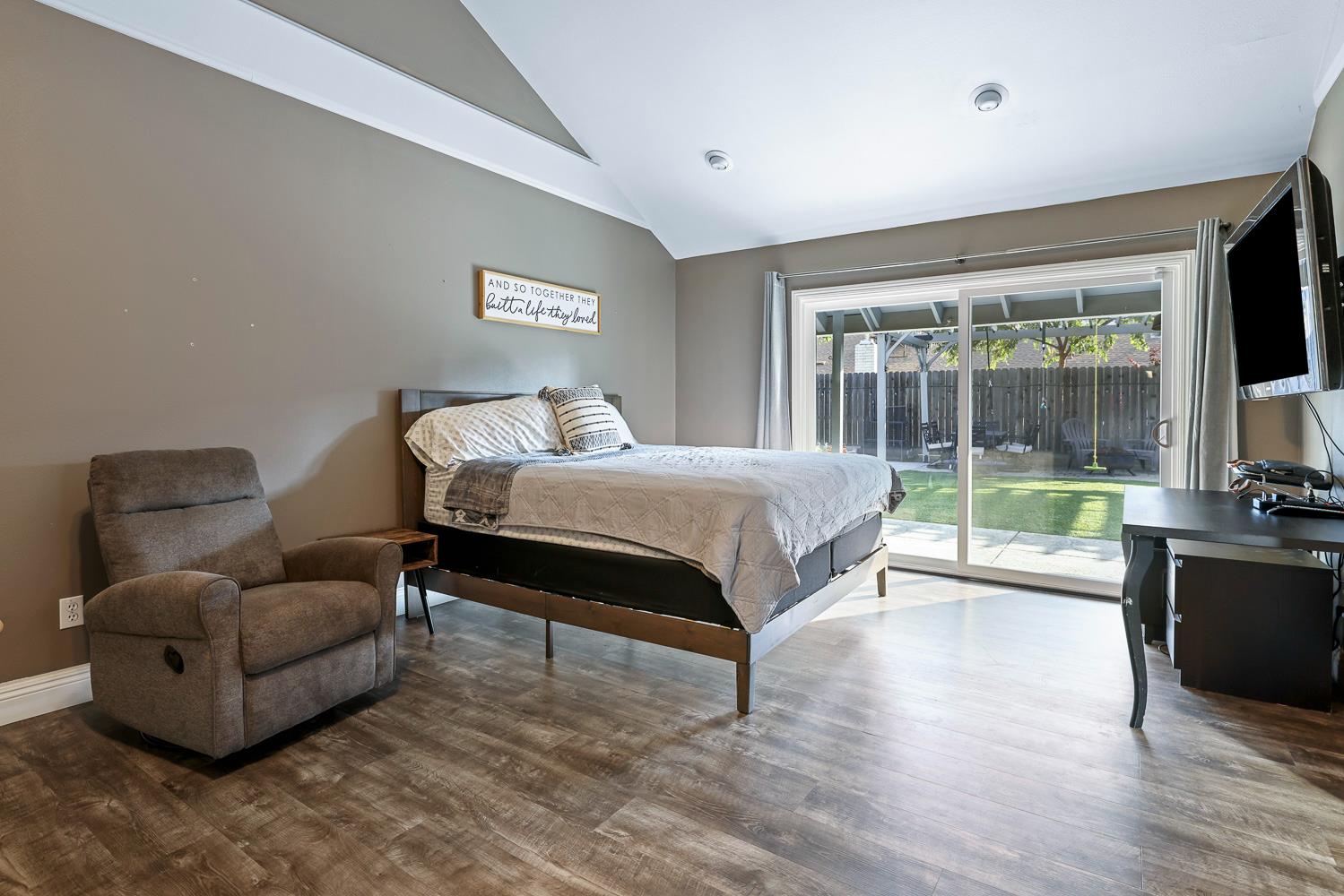 927 E Decatur Ave, Fresno, CA 93720