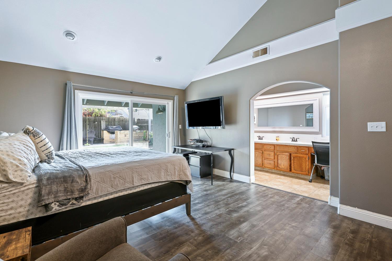 927 E Decatur Ave, Fresno, CA 93720