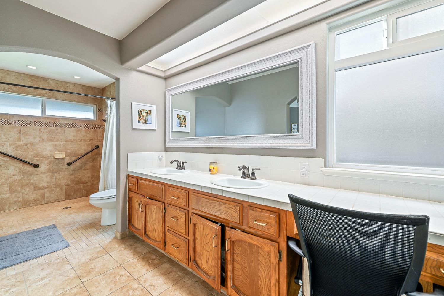 927 E Decatur Ave, Fresno, CA 93720