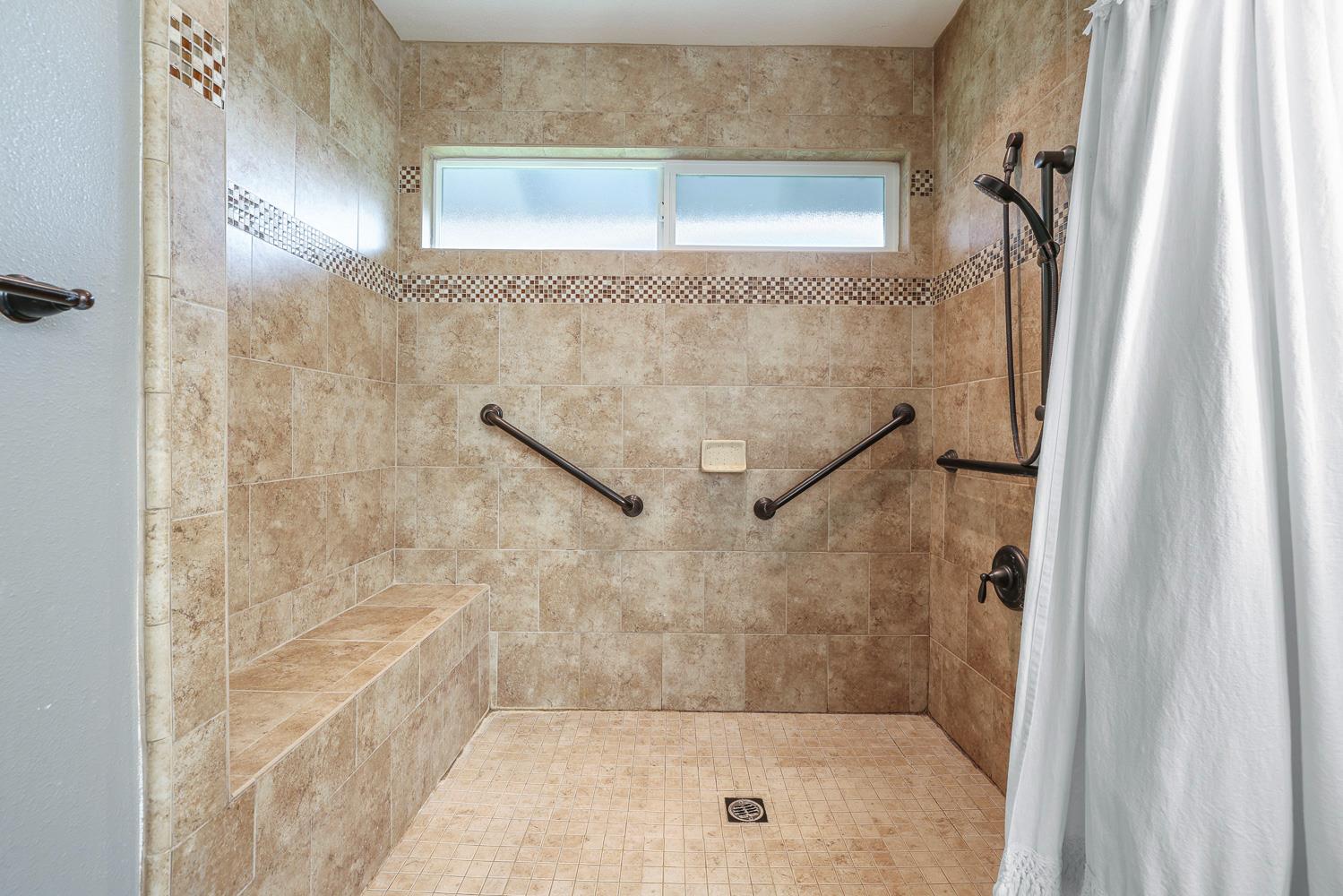 927 E Decatur Ave, Fresno, CA 93720