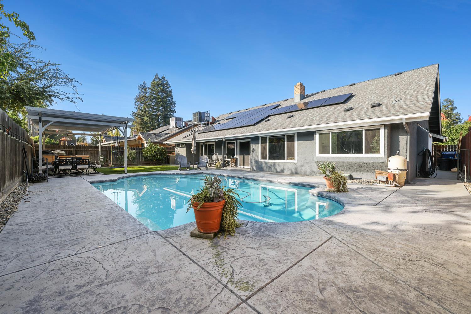 927 E Decatur Ave, Fresno, CA 93720