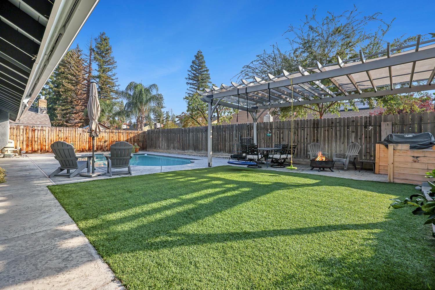 927 E Decatur Ave, Fresno, CA 93720