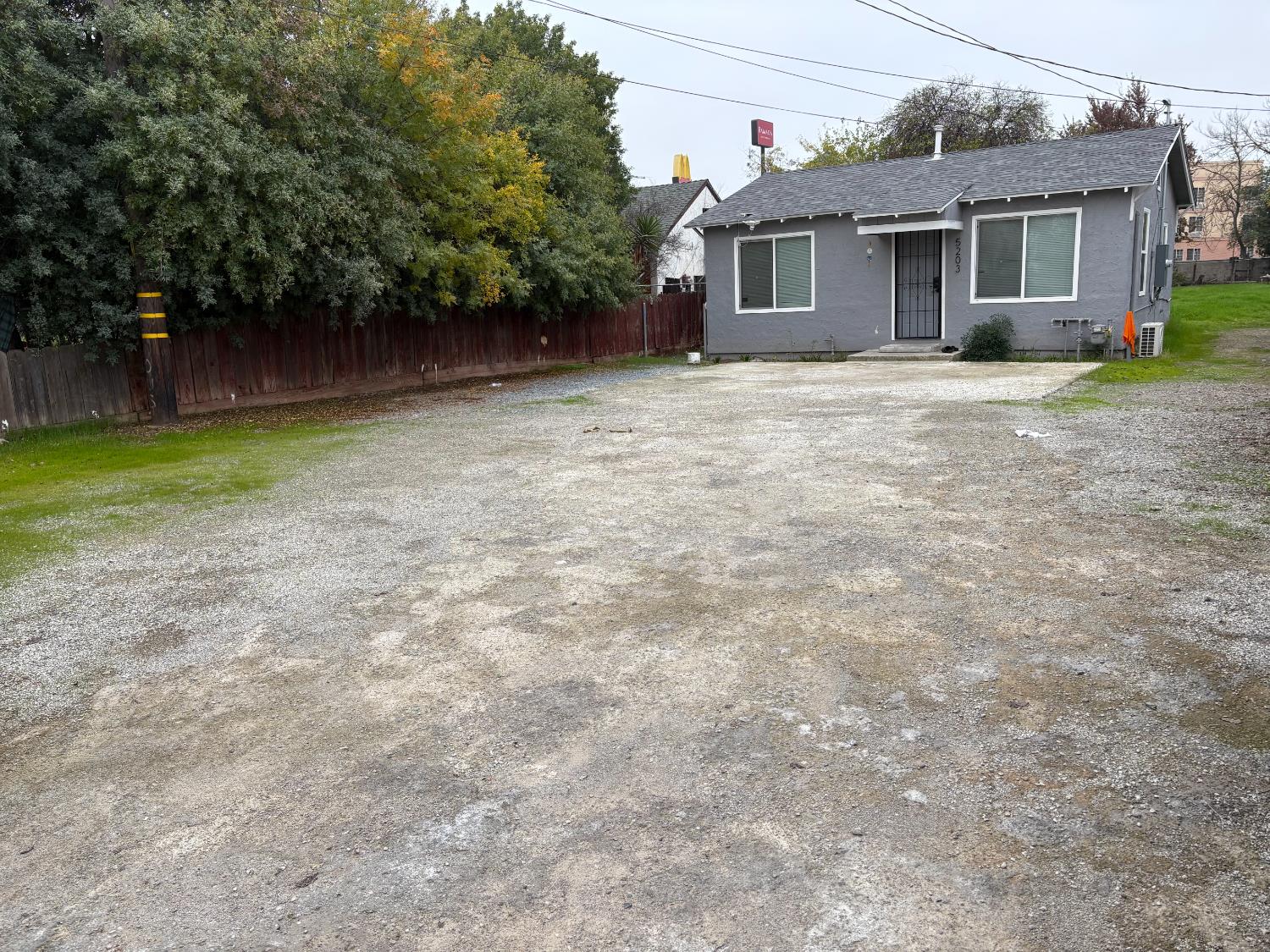 5203 W Mission Ave, Fresno, CA 93722