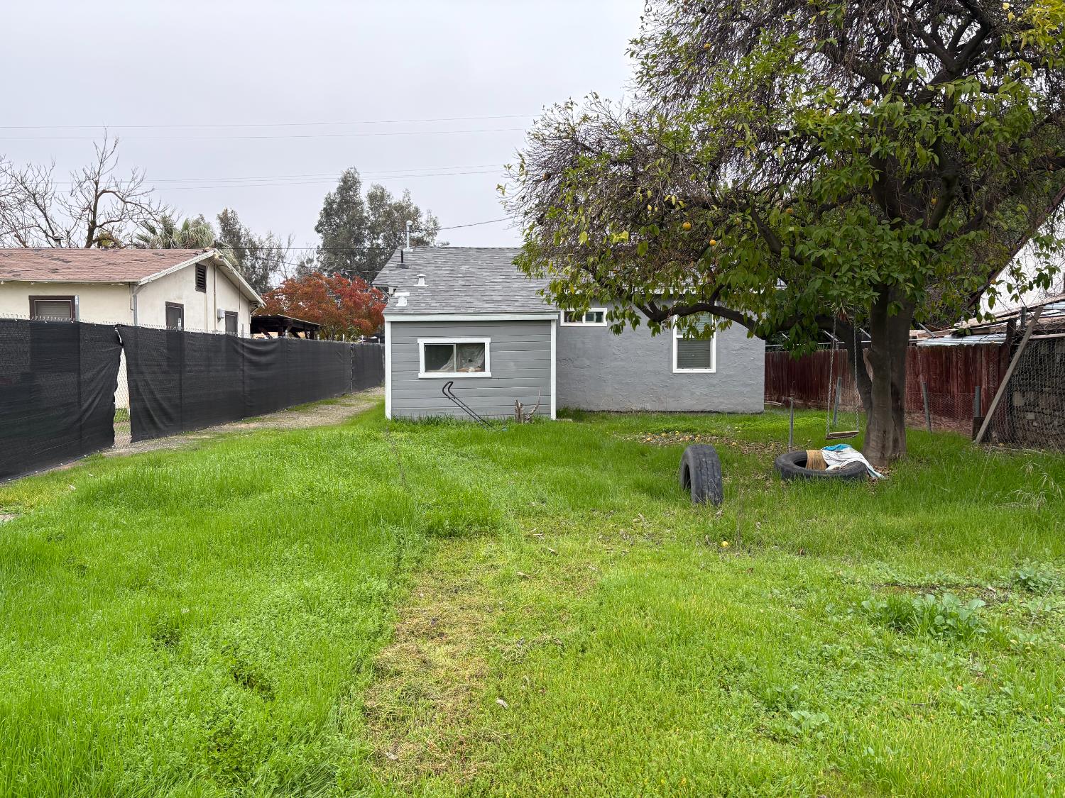 5203 W Mission Ave, Fresno, CA 93722