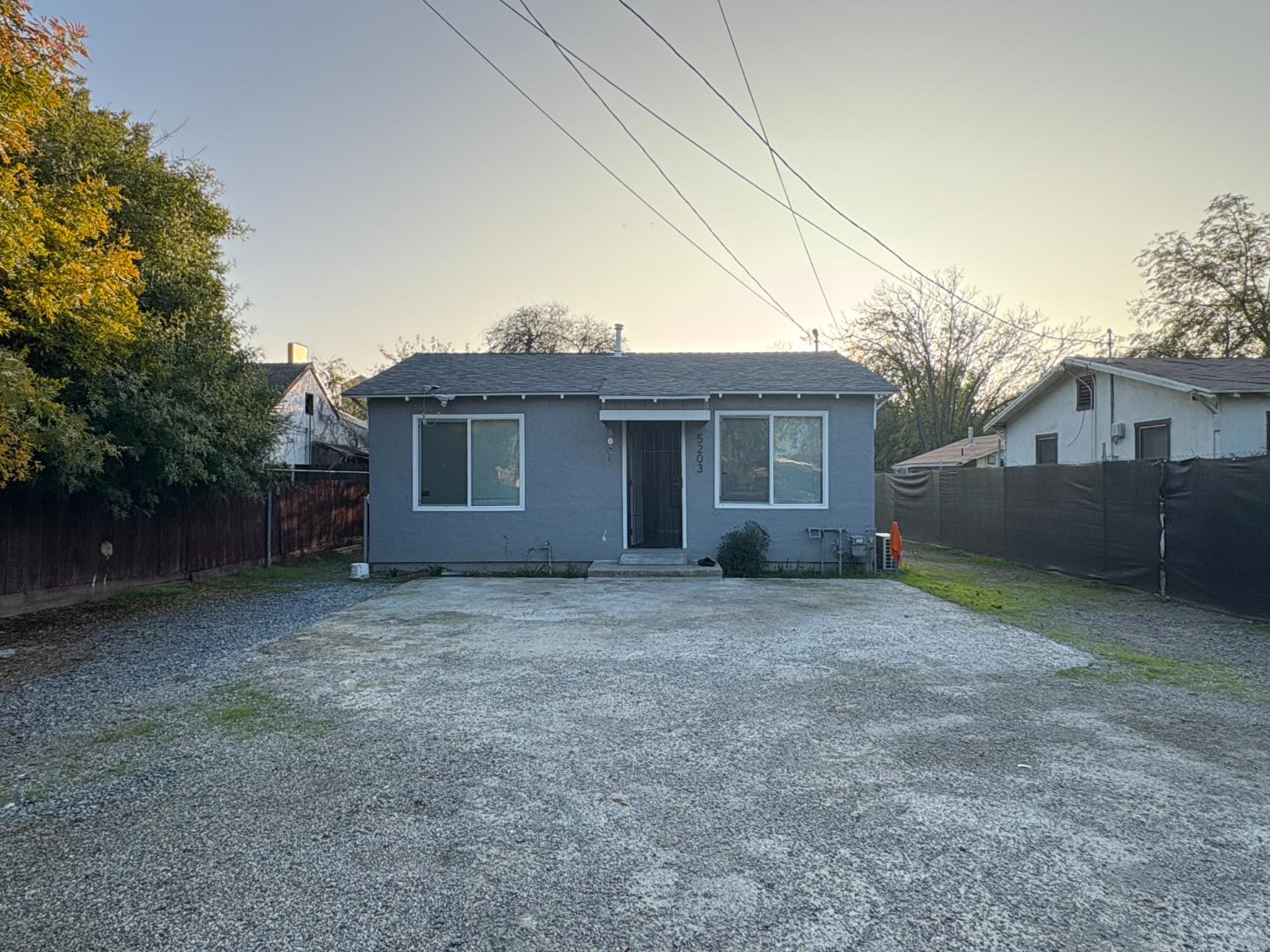 5203 W Mission Ave, Fresno, CA 93722