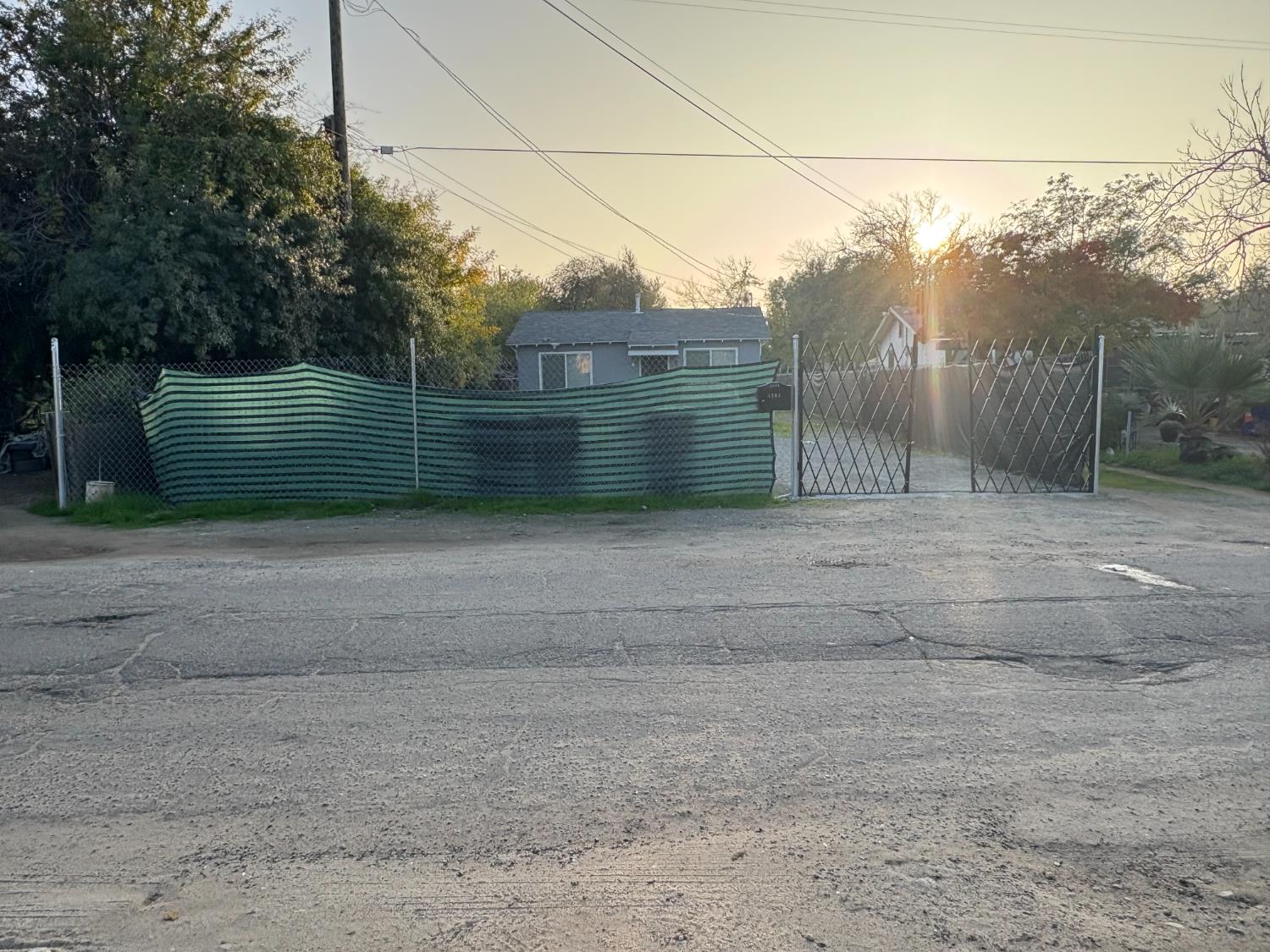 5203 W Mission Ave, Fresno, CA 93722