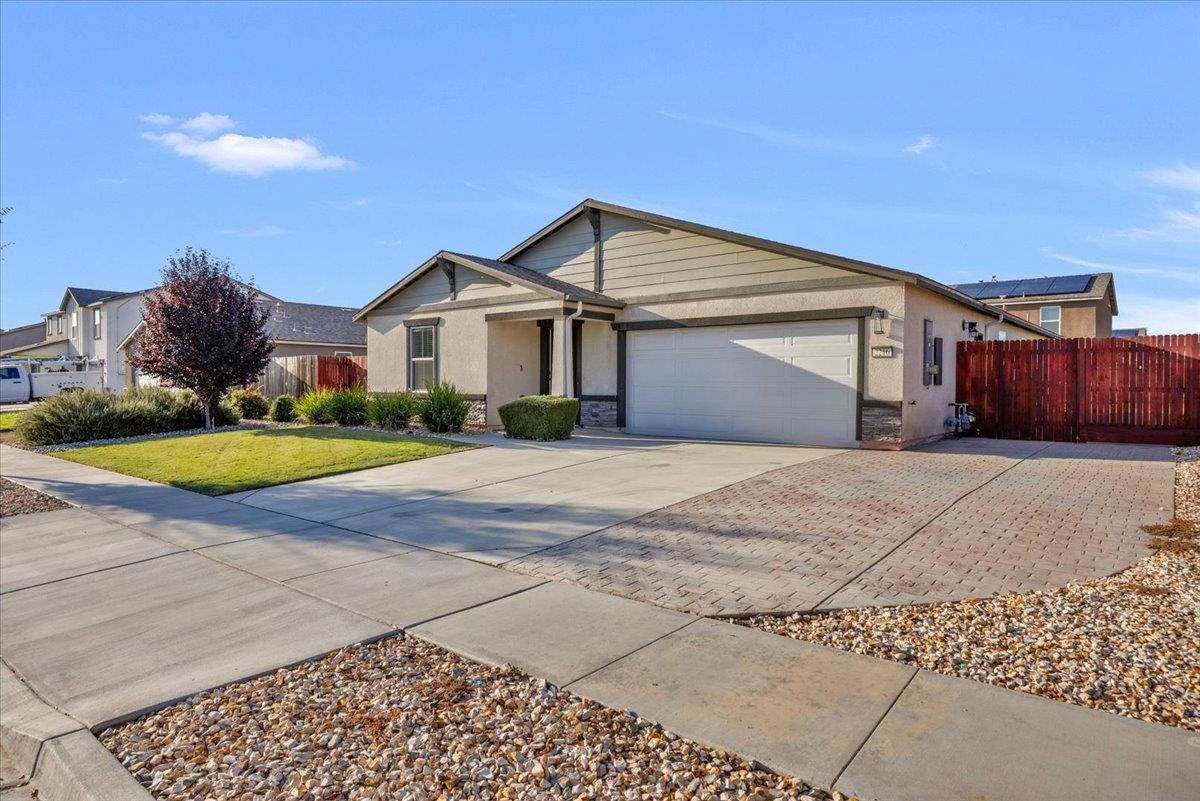2216 Chism Ave, Tulare, CA 93274