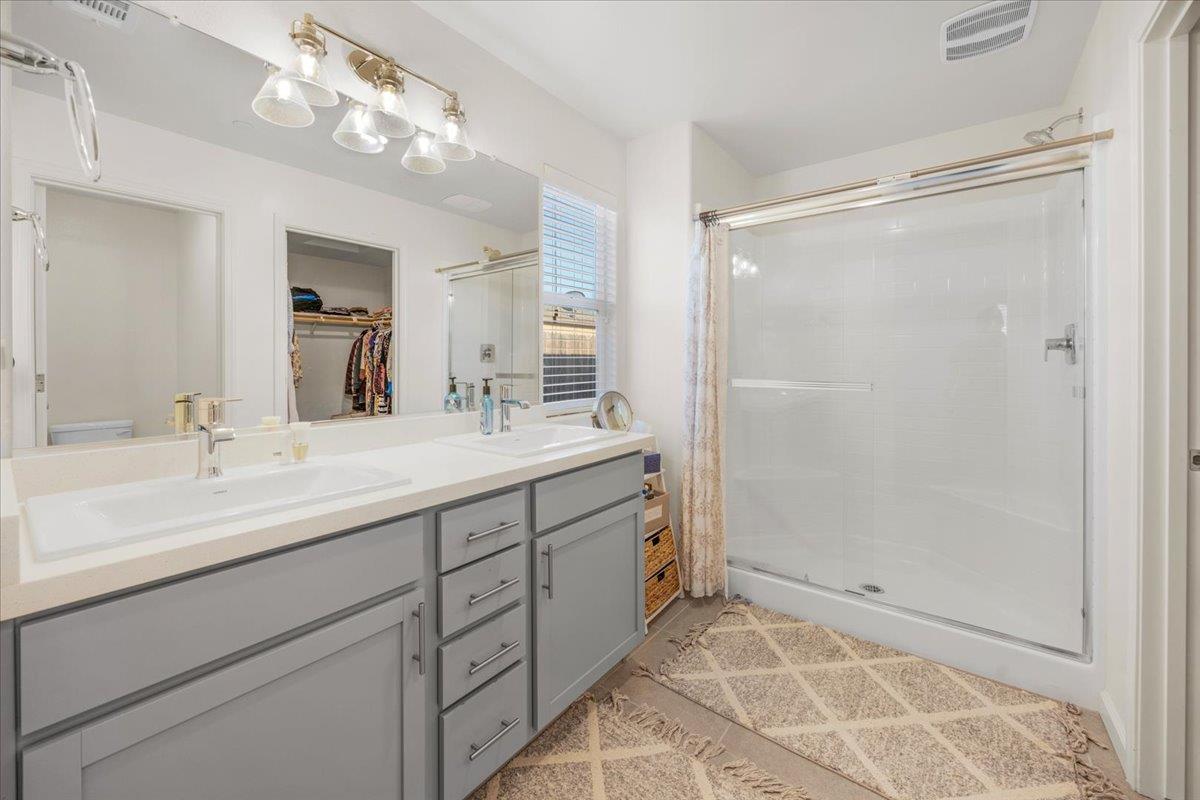 2216 Chism Ave, Tulare, CA 93274