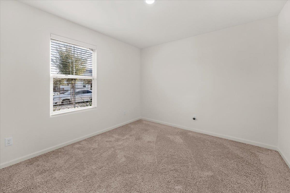 2216 Chism Ave, Tulare, CA 93274