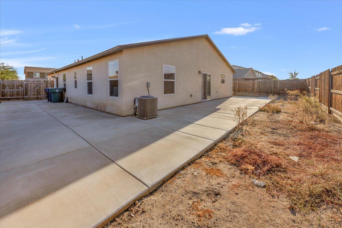 2216 Chism Ave, Tulare, CA 93274